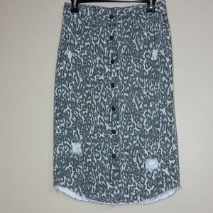 Easel Denim Snap-Up Skirt